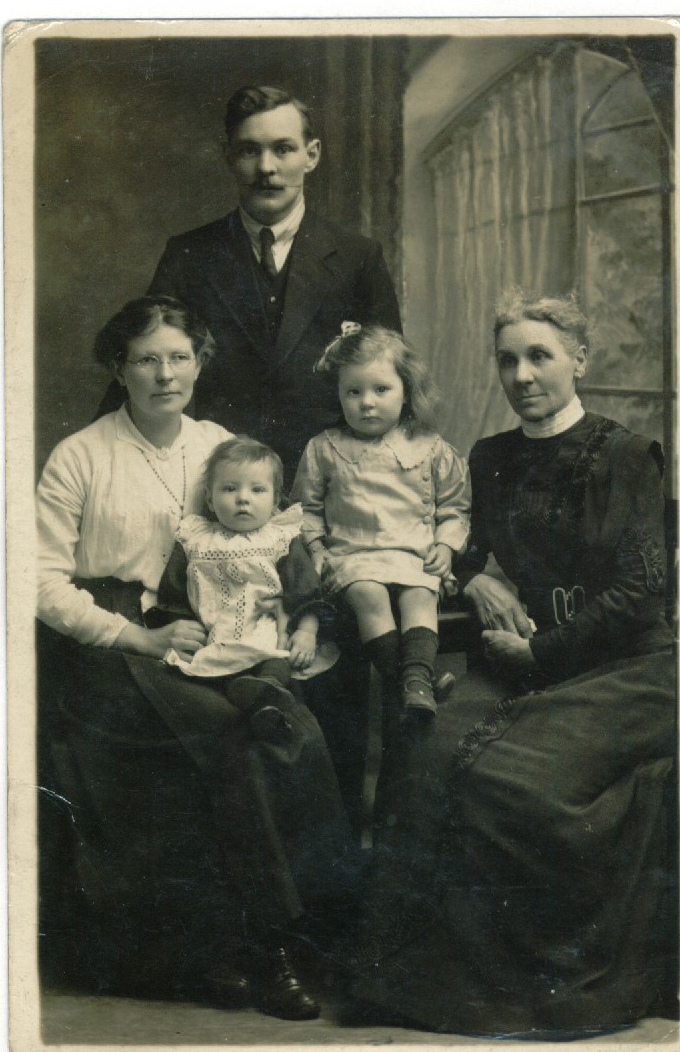 Sturat Taylor family 1917