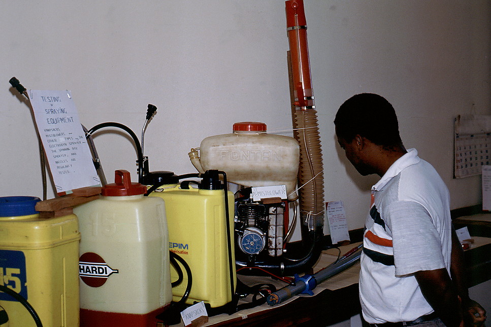 {spraying equipment}